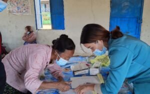 A health worker from KIO's Helath Department in community clinic